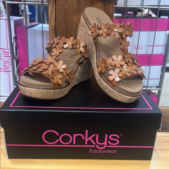 NWT Corkys Flower Trim Mic Drop Wedge in Cognac - Picture 1 of 4